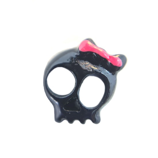 Black skull charm